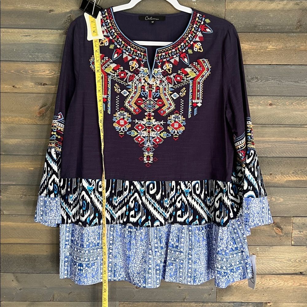 New Calessa Embroidered Boho Tunic Size Medium in Navy/Multi - Picture 11 of 13